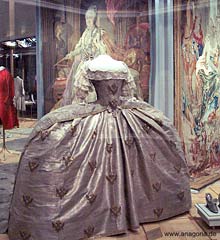 Prachtvolles Kleid Katharinas der Großen Prachtvolles Kleid Katharinas der Großen