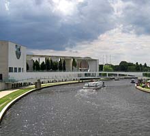Moderne Geb&auml;ude im Regierungsviertel