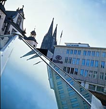 Au&szlig;enansicht / © Hilton Cologne