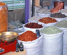 Auslage auf dem Gew&uuml;rz Souk