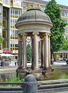 Artesischer Brunnen in der Inneren Neustadt
