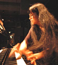 Satoko Fujii im Jazzclub Neue Tonne