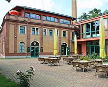 Backstage Hotel