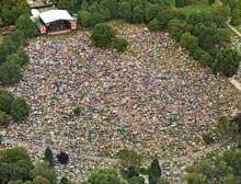 Luftblick auf das Klassik Open Air im Luitpoldhain