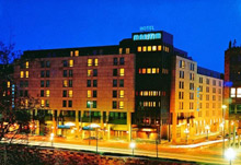 Fassade des Maritim N&uuml;rnberg