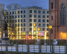 Blick &uuml;ber den Werderschen Markt auf das ARCOTEL John F in Berlin