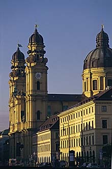 S&uuml;dseite der Theatinerkirche
