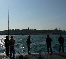 Fischer nahe der Galata-Br&uuml;cke