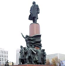 Lenin Statue auf dem Oktoberplatz