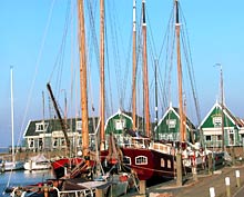 Schiffe im Hafen von Marken