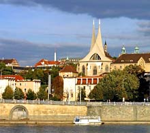 Das Emmaus-Kloster von der Moldau aus gesehen