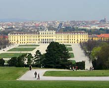 Blick &uuml;ber Schloss Sch&ouml;nbrunn und Wien