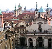 Charakteristische Architektur am Kreuzherrenplatz