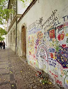 Die Lennon-Mauer sorgt f&uuml;r Diskussionen
