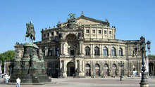 Semperopder auf dem Theaterplatz