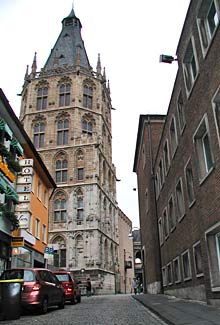 Durch die B&uuml;rgergasse zum Rathausturm