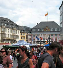 Bonner Marktplatz mit Altem Rathaus