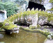 Drache bei der Nibelungenhalle