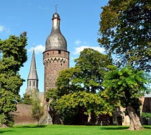 Mittelalterlicher Stadtturm von Zons