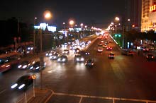 Gro&szlig;e Stra&szlig;en pr&auml;gen das moderne Peking