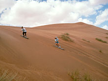 Trendy aber oft umweltsch&auml;dlich: Dune Skiing 