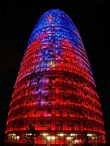 Torre Agbar bei Nacht