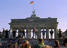 Berliner feiern den Mauerfall