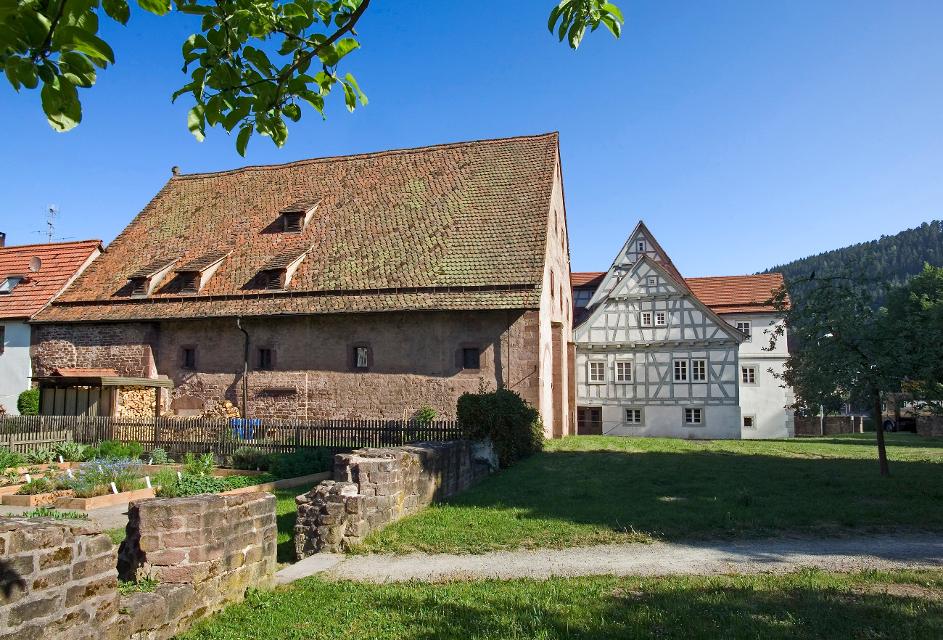 Von dem früher kleinen Kloster blieb nur die Aureliuskirche erhalten.