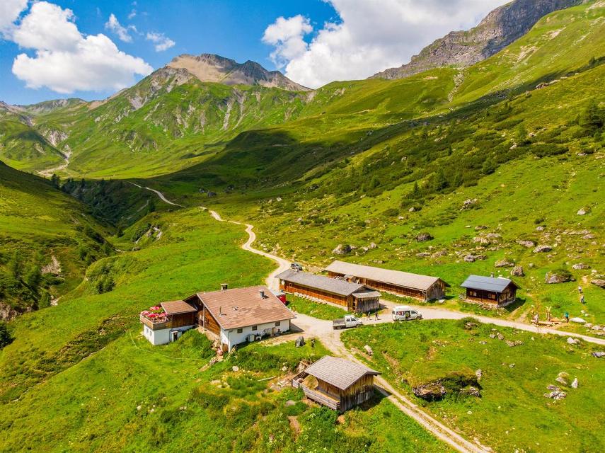 Jausenstation Stoankasern mit Panorama