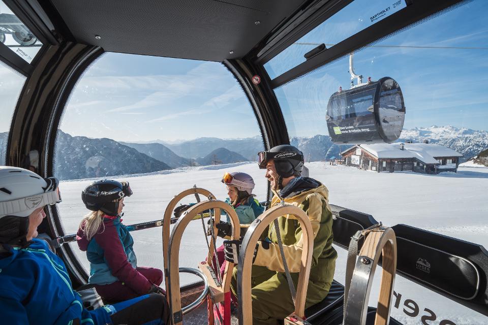 Familie beim Rodelausflug © Loser Bergbahnen / Klaus Krumböck