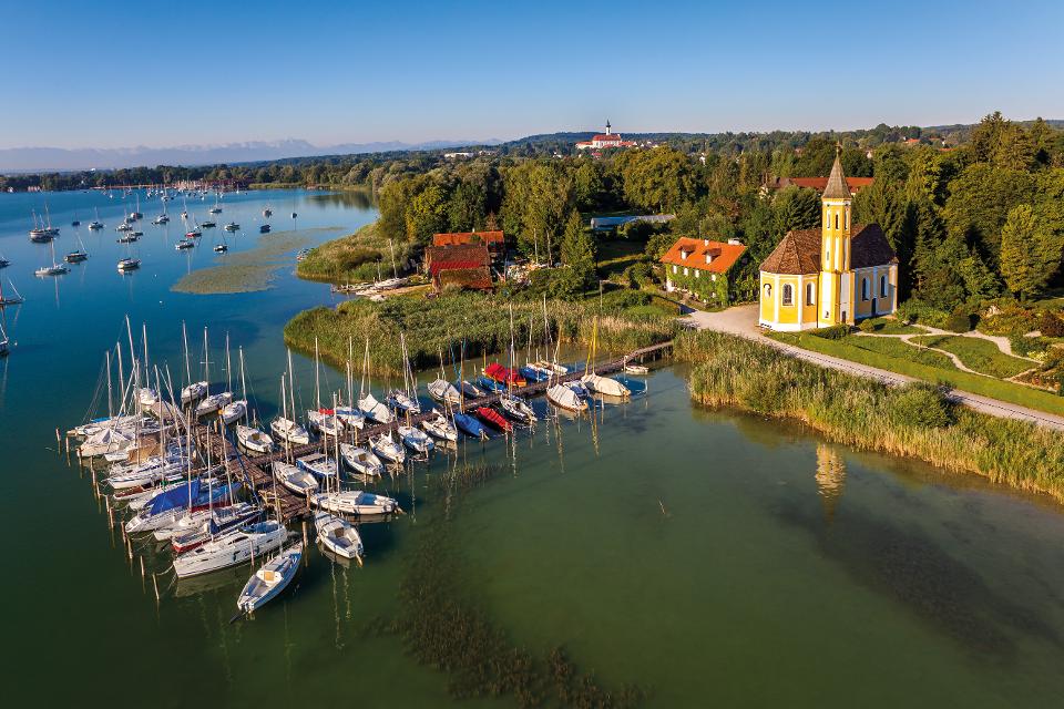 Luftbildaufnahme vom Hafen in Dießen in der Region Ammersee-Lech