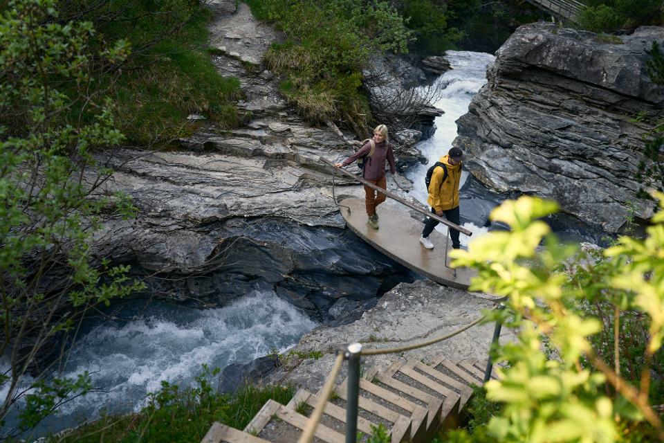 Wanderer in der Region Flims Laax Falera