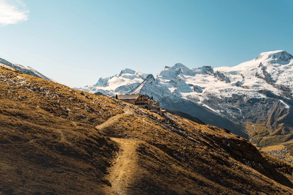 Die Weissmieshütte ist Ausgangspunkt für zahlreiche Hochtouren