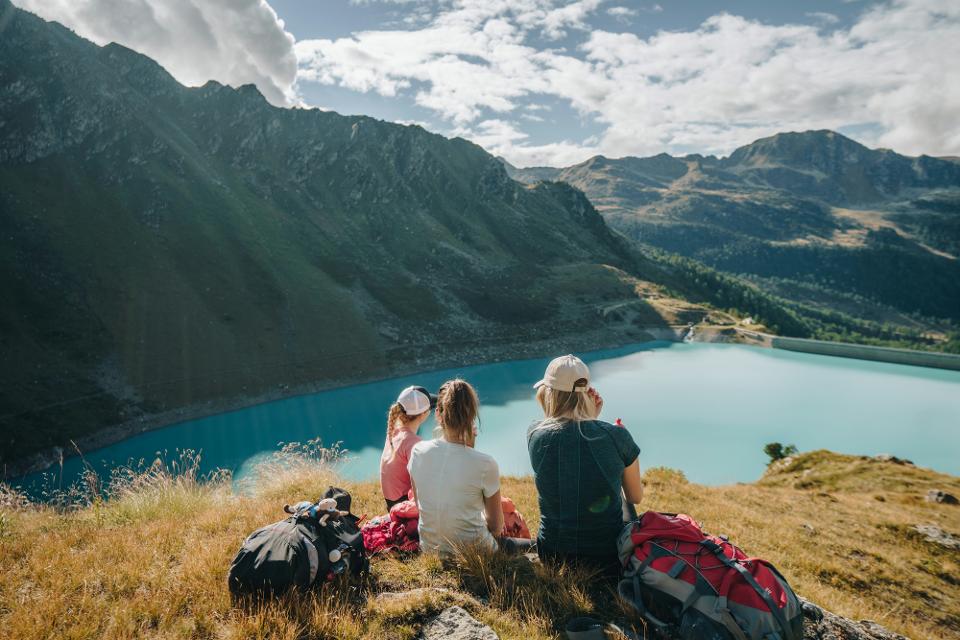 Blick auf einen Bergsee in Nendaz