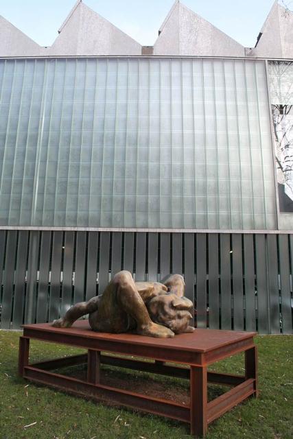 Bronzefrau in der Liebesstraße