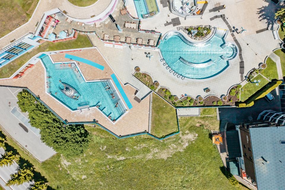 Luftaufnahme der Leukerbad Therme