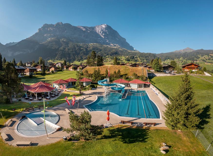 Das Freibad in Grindelwald aus der Vogelperspektive