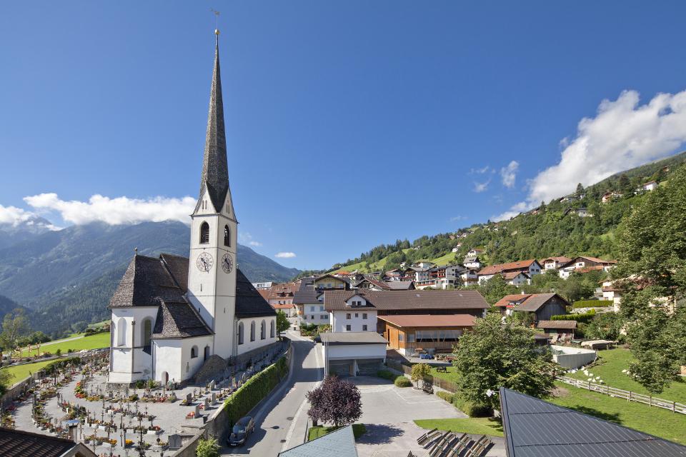 Kirche in Wenns im Pitztal im Sommer