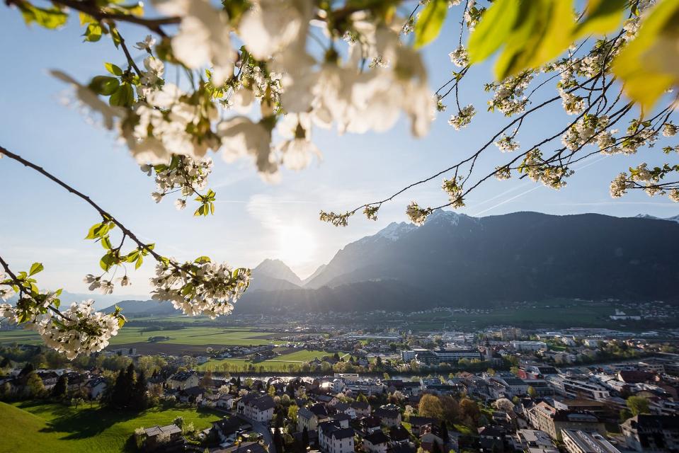 Blick auf Schwaz in der Silberregion Karwendel im Frühling