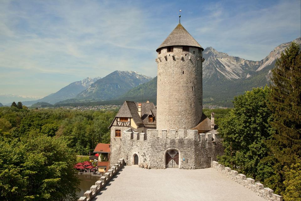 Schloss Matzen in Reith mit Bergpanorama