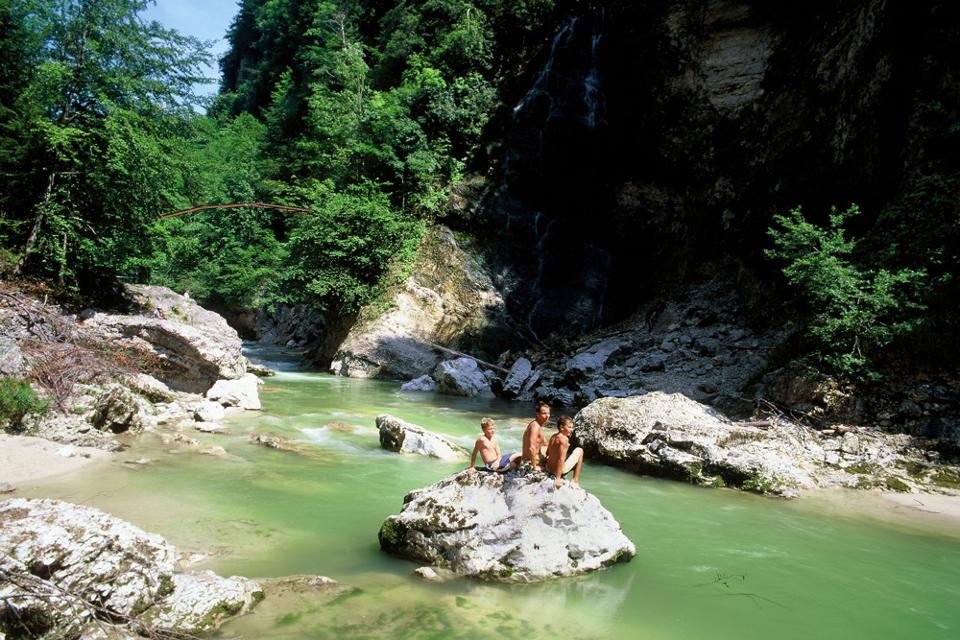 Baden in der Brandenberger Ache in der Tiefenbachklamm