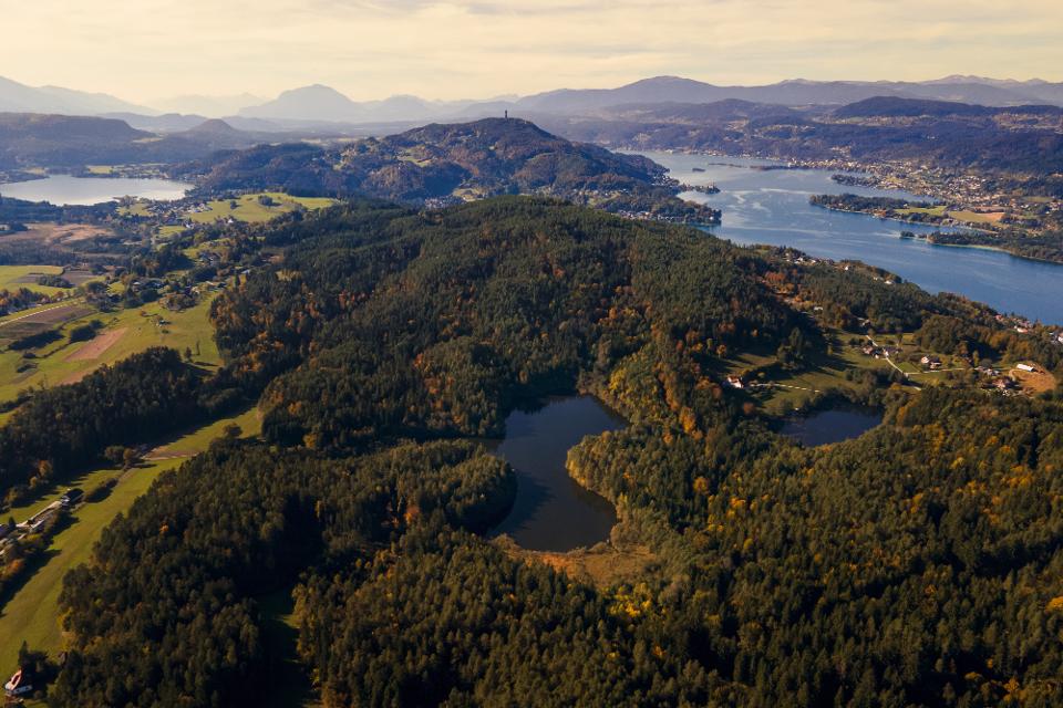 Luftaufnahme des Spinikteichs in Keutschach am Wörthersee