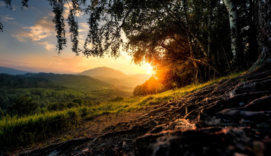 Sonnenuntergang mit Blick auf den Semmering in den Wiener Alpen