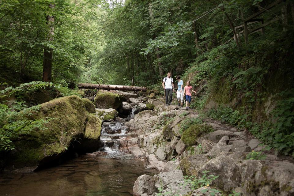 Familie im Pesenbachtal
