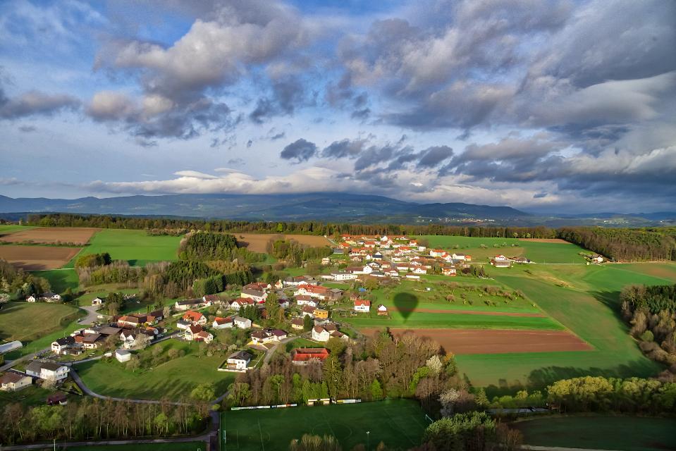 Luftaufnahme: Blick auf das ApfelLand in der Oststeiermark