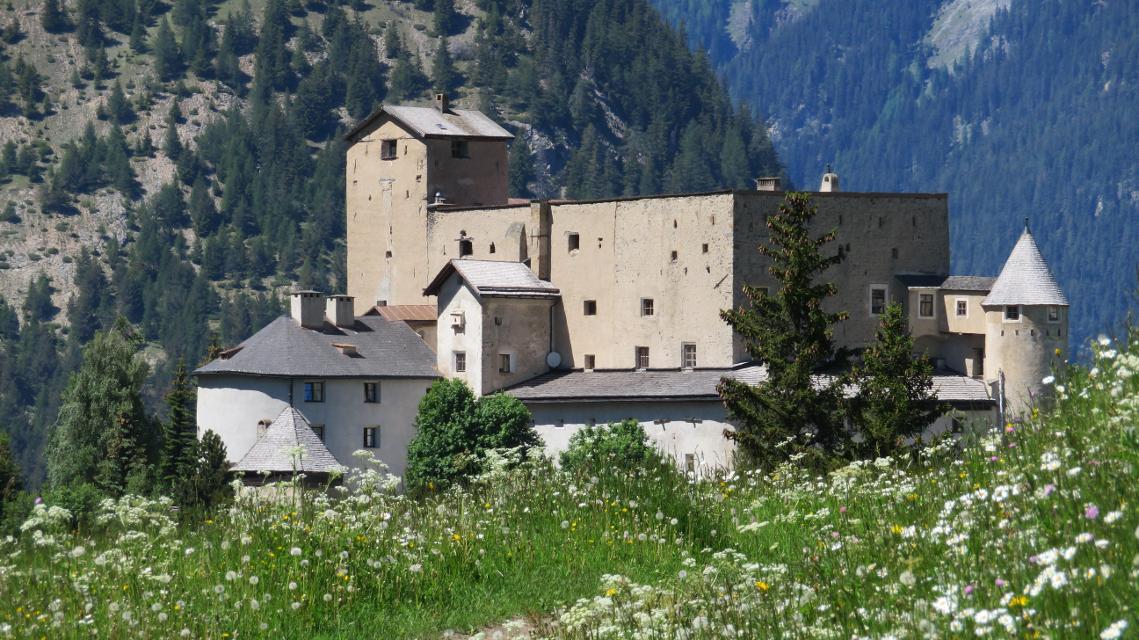 Schloss im Reschenpass