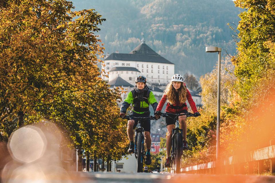 Biker vor der Festung Kufstein