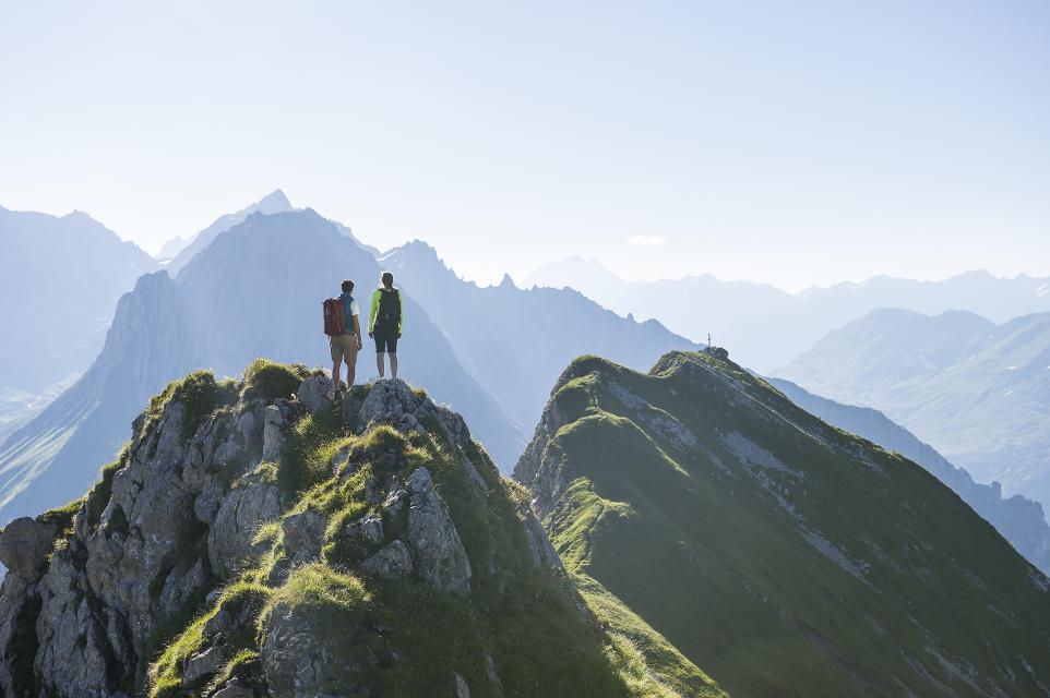 Blick auf die Bergwelt beim Bergsteigen im Klostertal