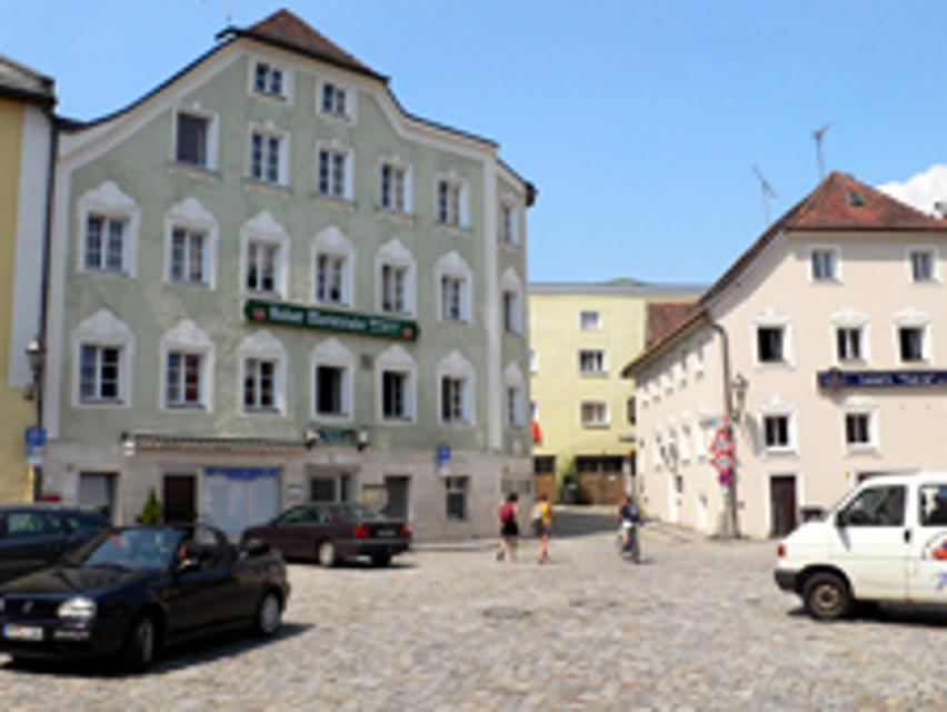 Kirchplatz im Passauer Vorort Hals