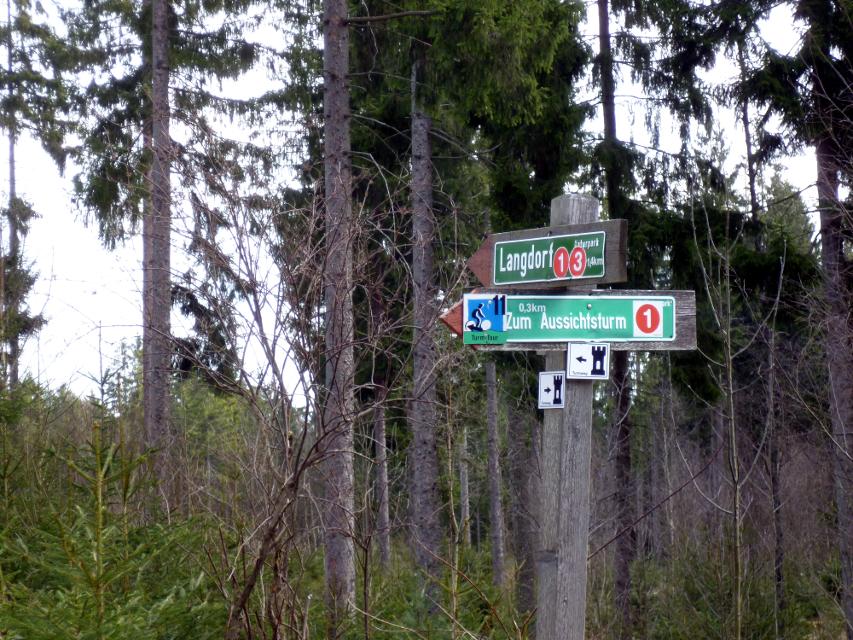 Wegweiser zwischen Langdorf und Aussichtsturm